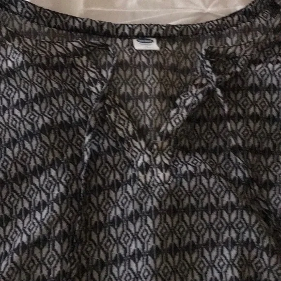 Old Navy Sheer blouse size small. - Picture 2 of 5